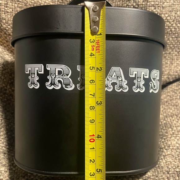 Small Black Lidded Treats Tin - Picture 5 of 6